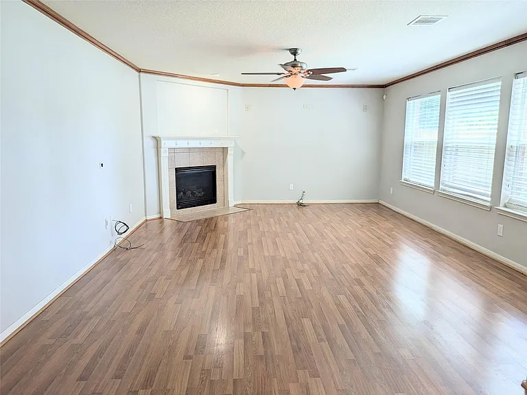 2716 Park Falls Dr — Photo 4