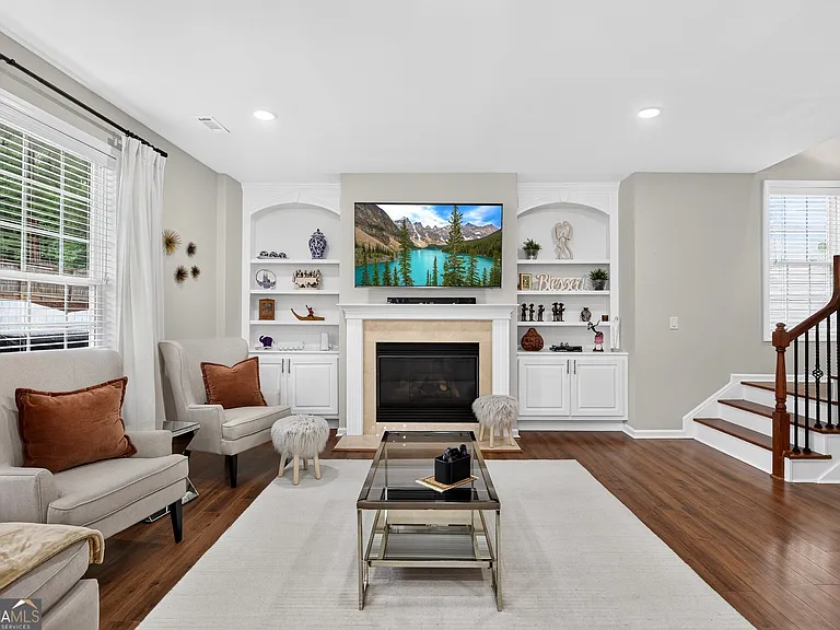 323 Revolution Dr — Photo 19