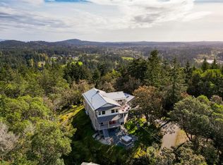 4801 Excelsior Rd, Saanich, BC V9E 2E5