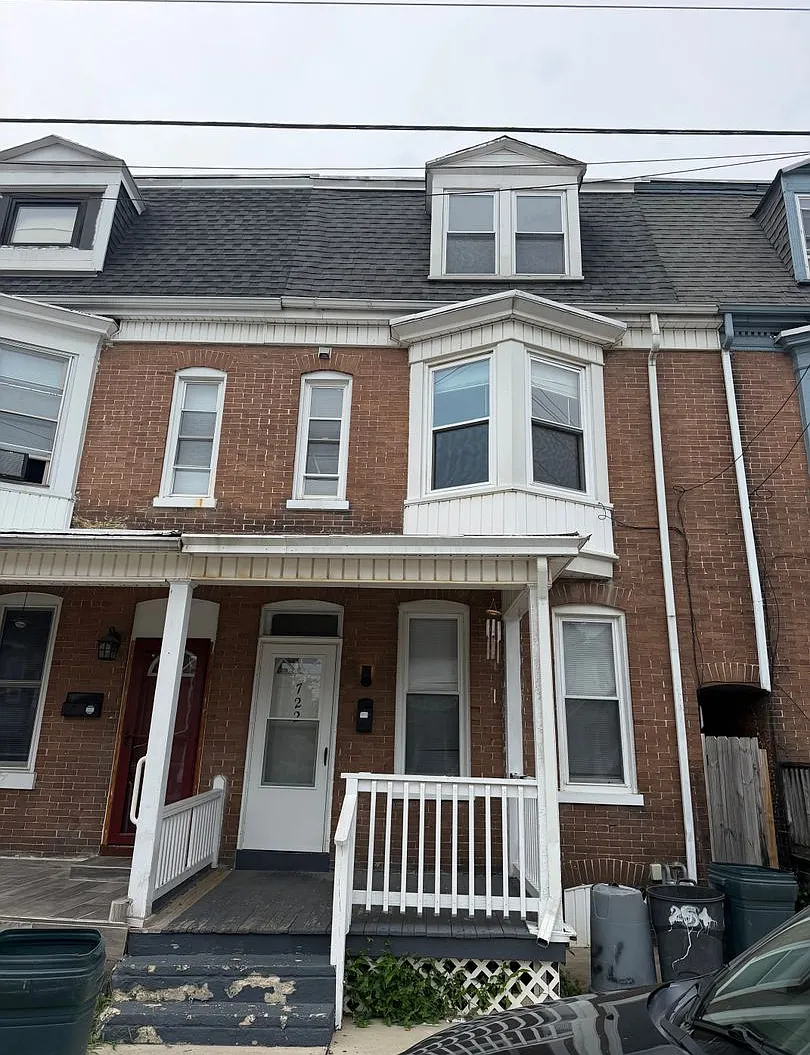 Five bedroom one and a half bath on Manor St! — Photo 1