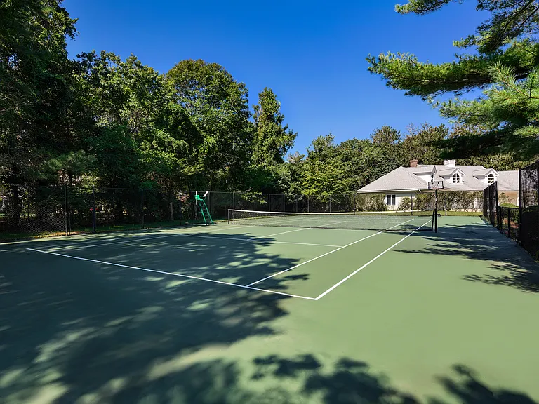 94 Quogue St — Photo 38