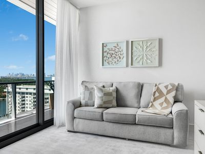 5775 Collins Ave #PENTHOUSE 2, Miami Beach, FL, 33140