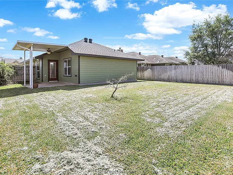 916 Crested Point Dr — Photo 25
