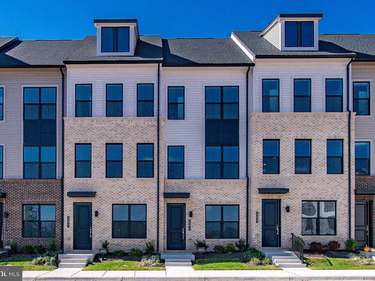 3 bed, 3.5 bath, 1776 sqft, $3,295 — Photo 4