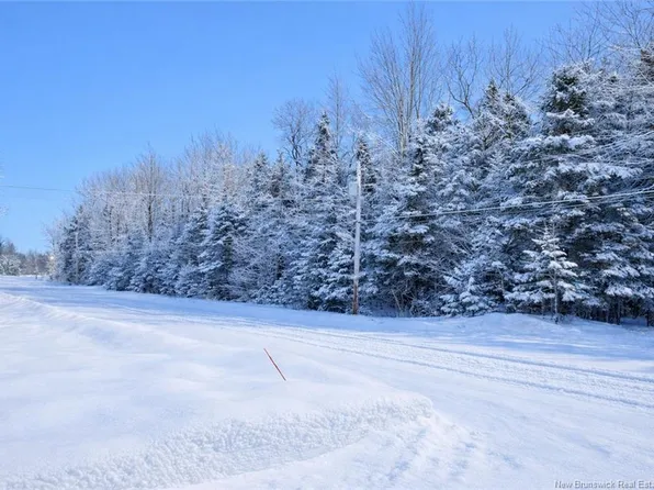 22 Lutes Rd, Moncton, NB E1G 3X7