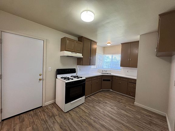 3rd image of 2426 E Dayton Ave