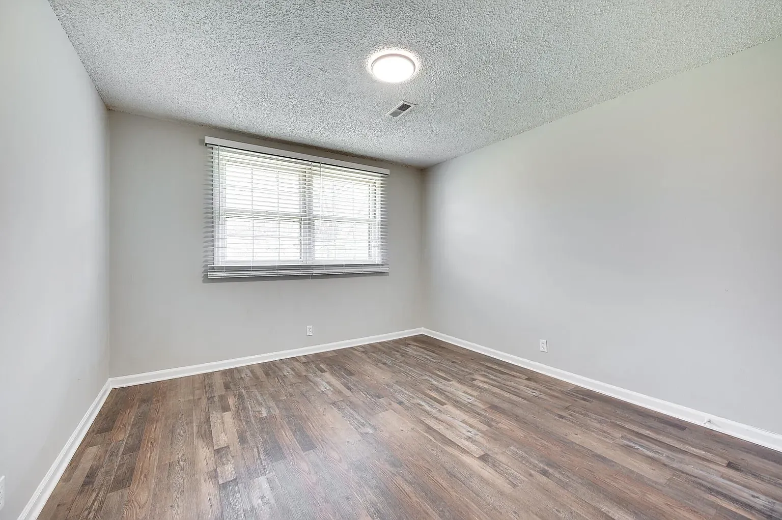 2 bed, 812 sqft, $1,475 — Photo 3