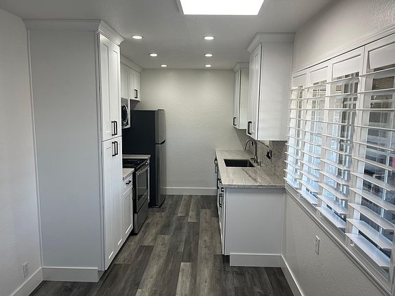 2nd image of 1030 Valerian Way APT 3