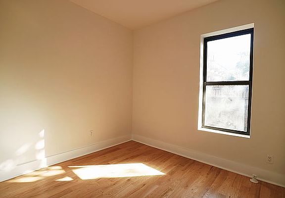 5th image of 637 Henry St APT 1L