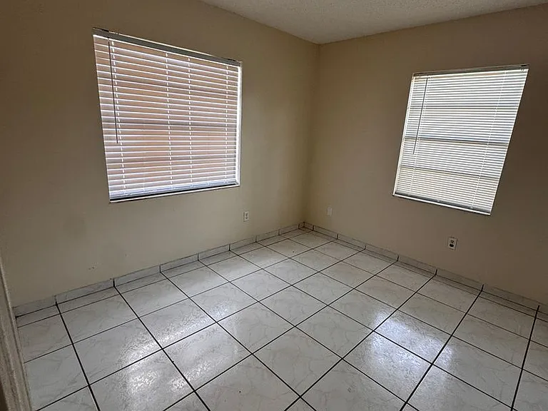 204 La Paz Dr — Photo 9
