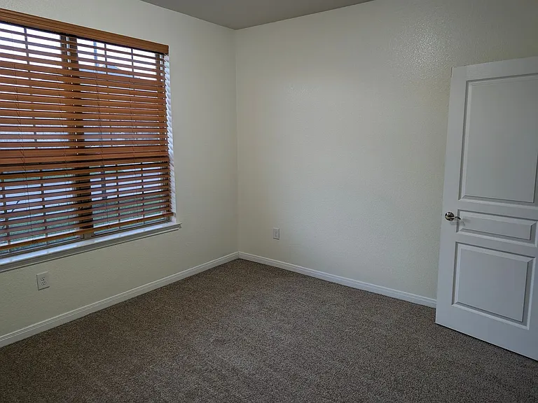 5206 Gerent Ln — Photo 6