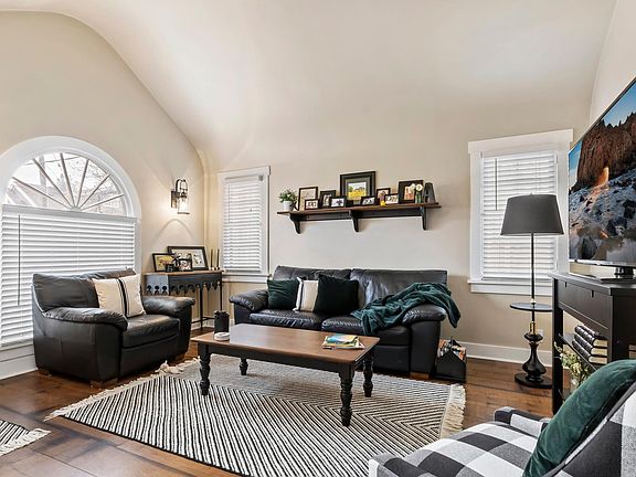 4th image of 1478 E Laird Ave