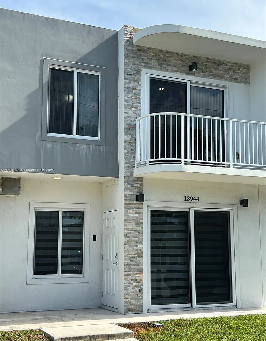 4 bed, 3.5 bath, 1434 sqft, $2,700 — Photo 2