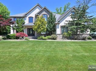 26 Leach Ave, Park Ridge, NJ 07656