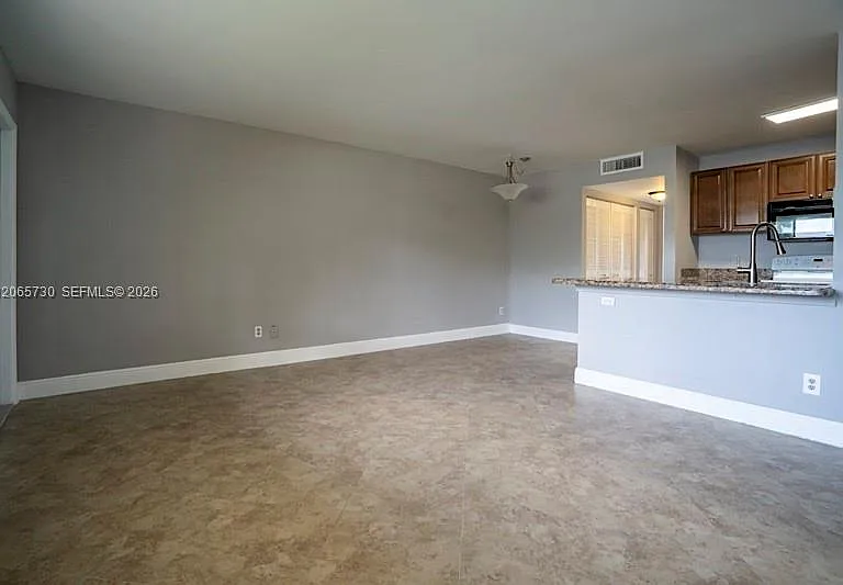 1606 Meadows Cir W #1606 — Photo 5