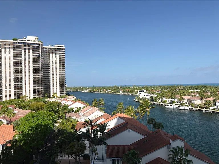 19667 Turnberry Way #4D — Photo 10