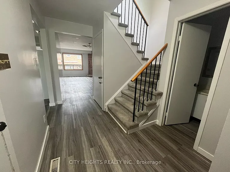 164 Daniels Cres — Photo 9