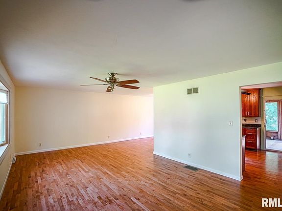 4th image of 1626 W Devereux Dr