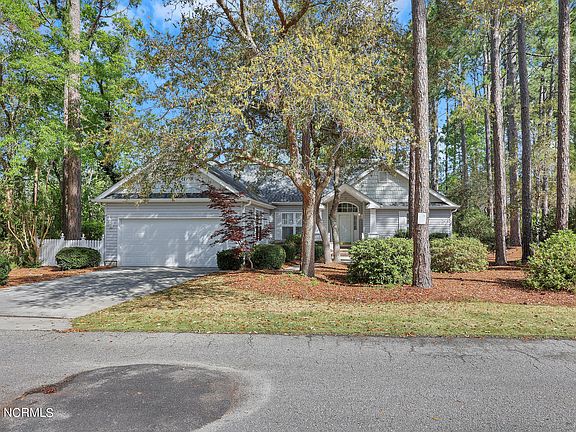 3rd image of 4082 Honey Locust Way