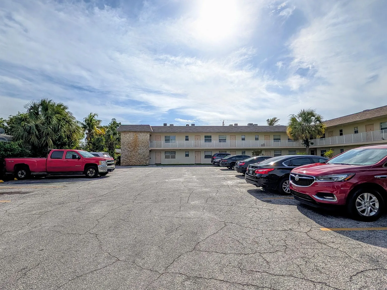 1 bed, 1.0 bath, 573 sqft, $1,545 — Photo 2