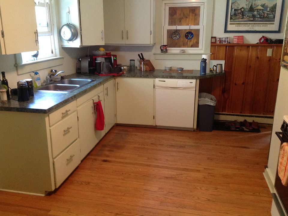 2nd image of 114 N Valley Rd