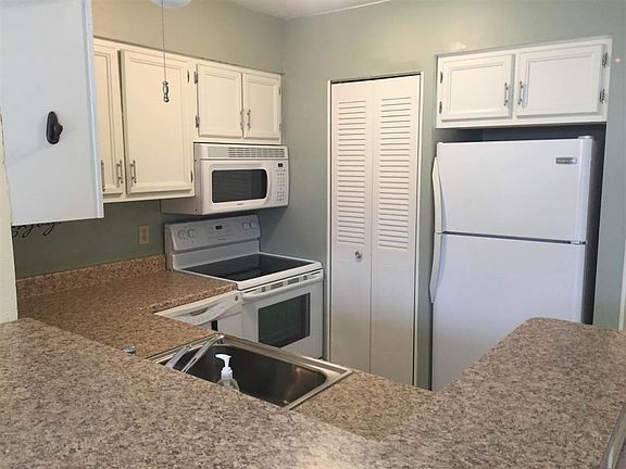 5th image of 922 Berkley Cir