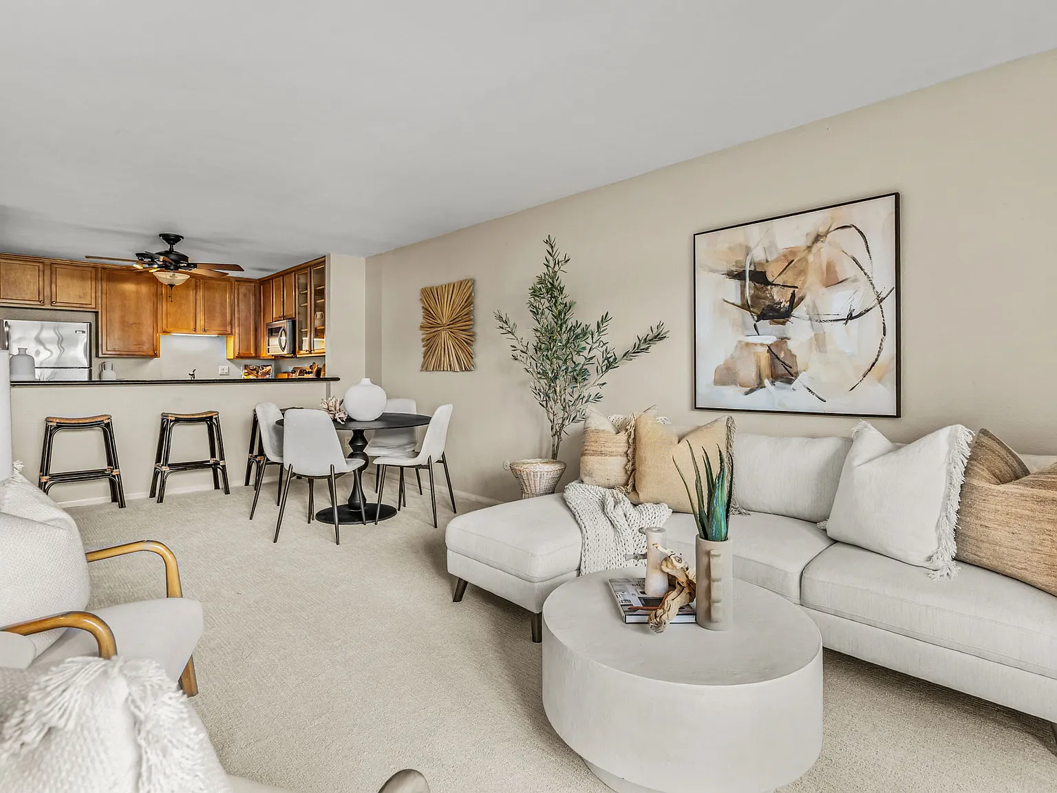 1 bed, 636 sqft, $2,350 — Photo 2