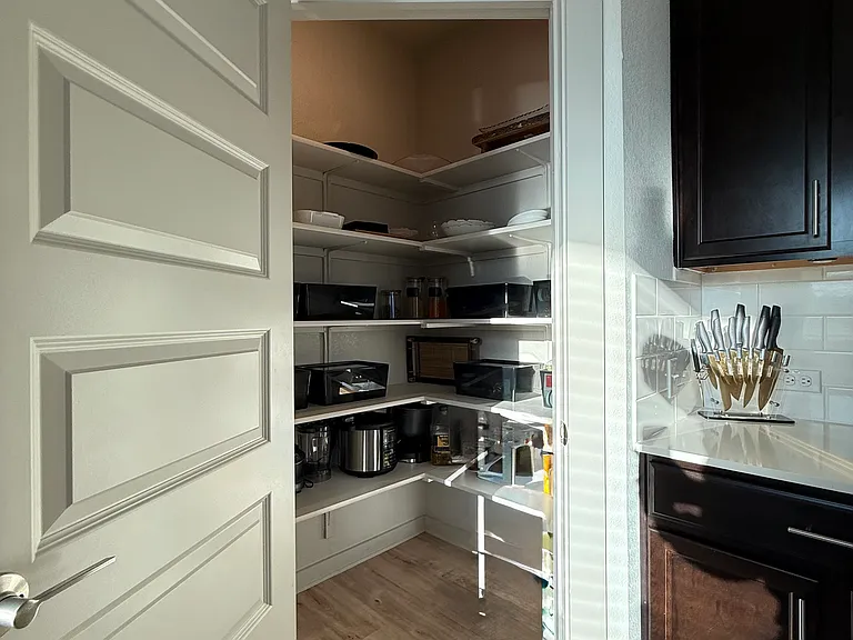 220 Merrick Rd — Photo 12