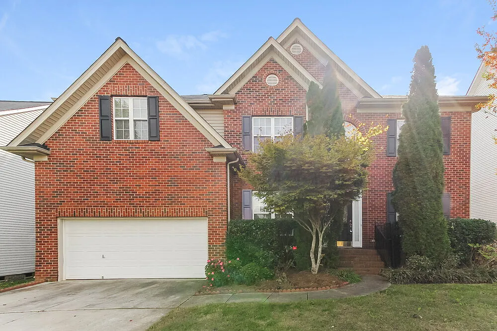 5 bed, 2.5 bath, 3382 sqft, $3,025 — Photo 1