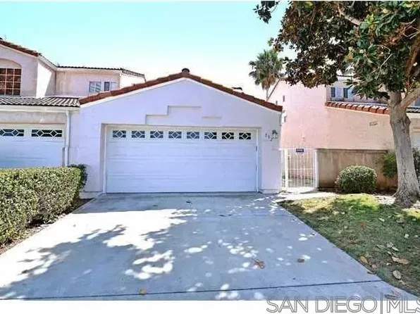 Granite Hills Cir, El Cajon, CA 92019