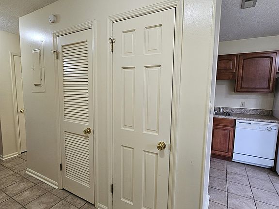 4th image of 1322 Kings Dr #A