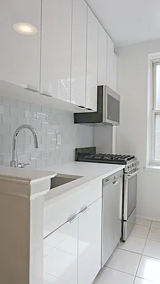 Rented by Metropolitan Equities | media 6