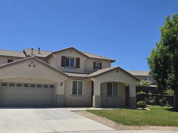 8225 Buchanan Ct, Oak Hills, CA 92344