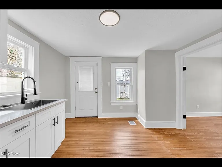 1244 W 69th St — Photo 3