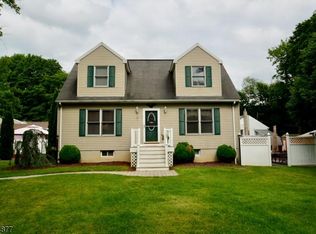 3 Tepee Rd, Lake Hopatcong, NJ 07849