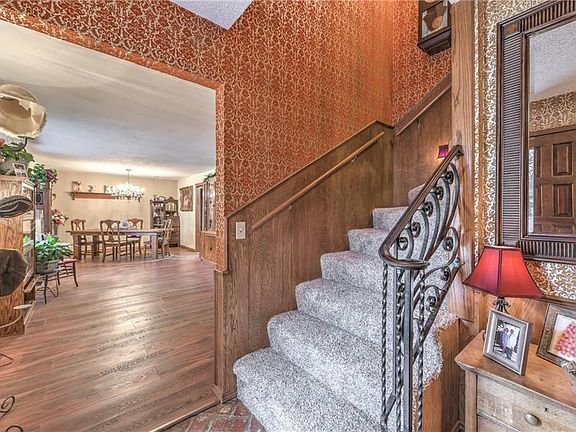 4th image of 1402 Oakhill Dr