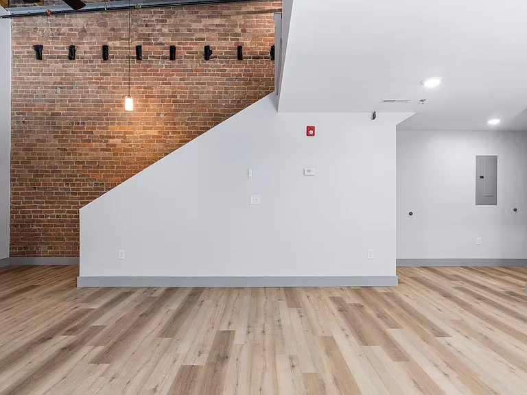 213 E Main St — Photo 47