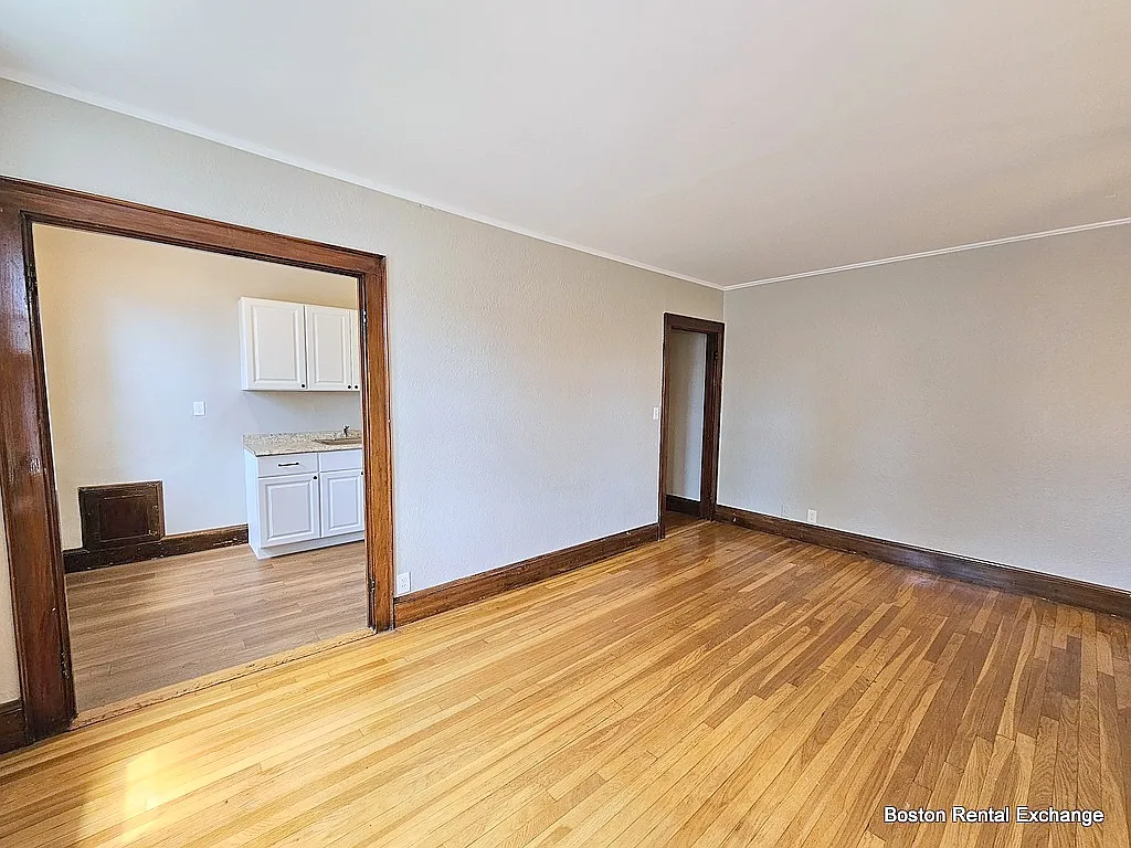 1 bed, $2,300 — Photo 4