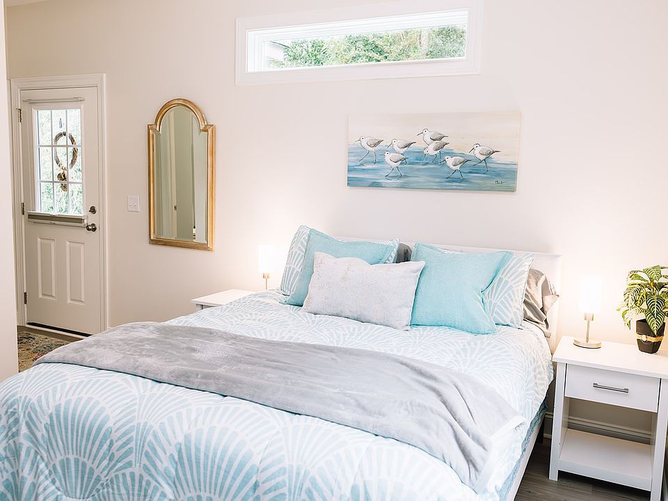 Very comfortable Q size bed