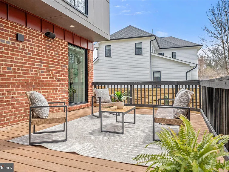3004 N Underwood St — Photo 15