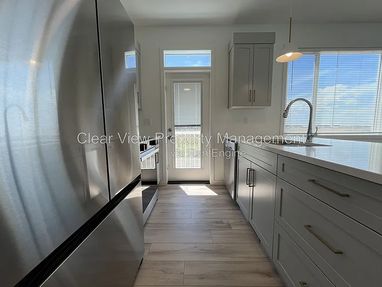 319 Aquitania Blvd W #UPPER LEVEL — Photo 7