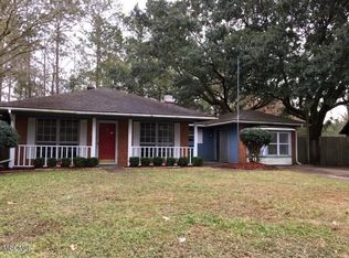 1629 Victoria Dr, Gautier, MS 39553