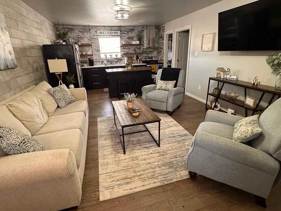1207 W Gore Blvd #15