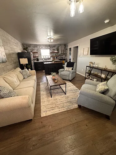 1207 W Gore Blvd #15 Photo 1