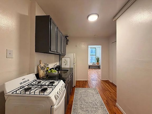 2nd image of 136 Orchard St #8A
