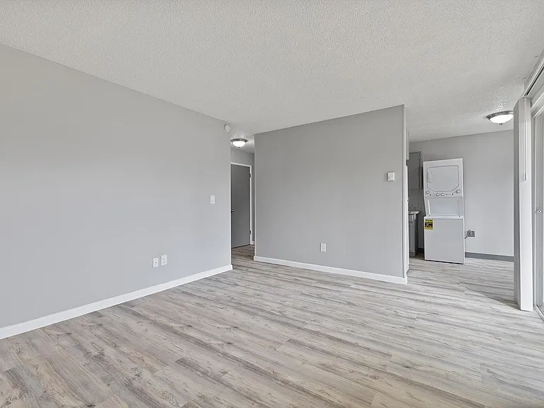 Executive East — Photo 8