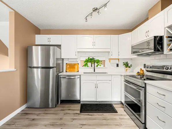 53 S Copperfield Ct SE, Calgary, AB T2Z 4Z3