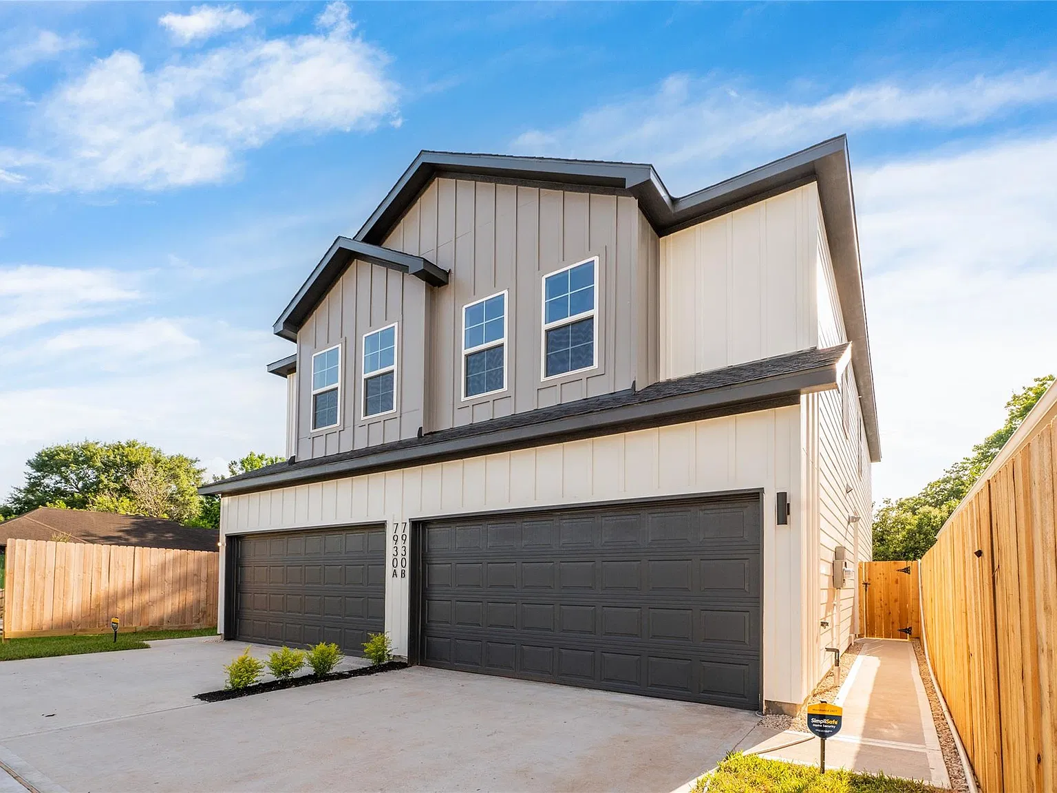 3 bed, 2.5 bath, 3276 sqft, $2,500 — Photo 3