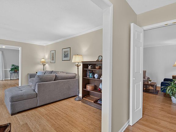 5th image of 606 Crestview Dr