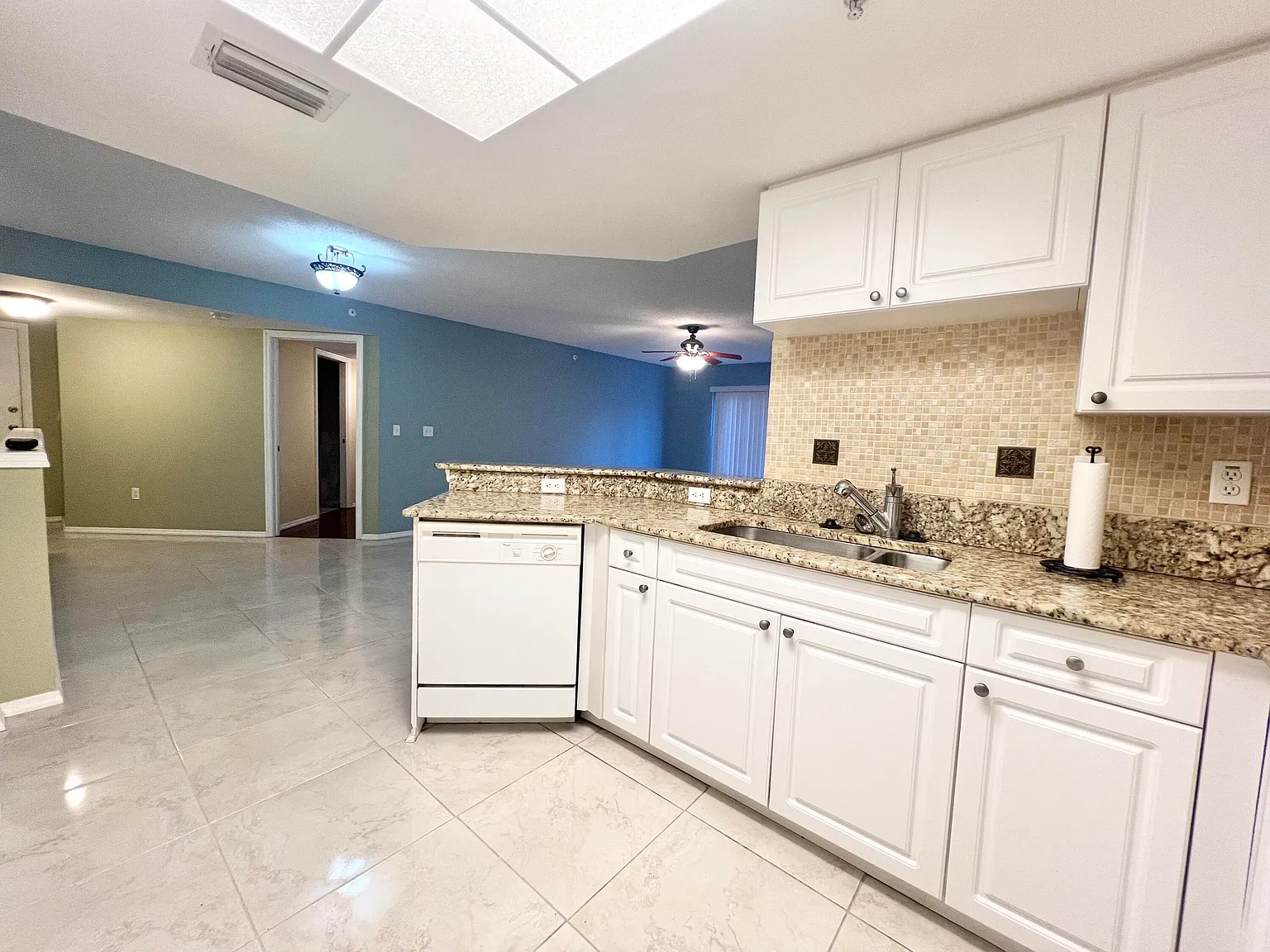 2 bed, 2.0 bath, 1107 sqft, $2,200 — Photo 3